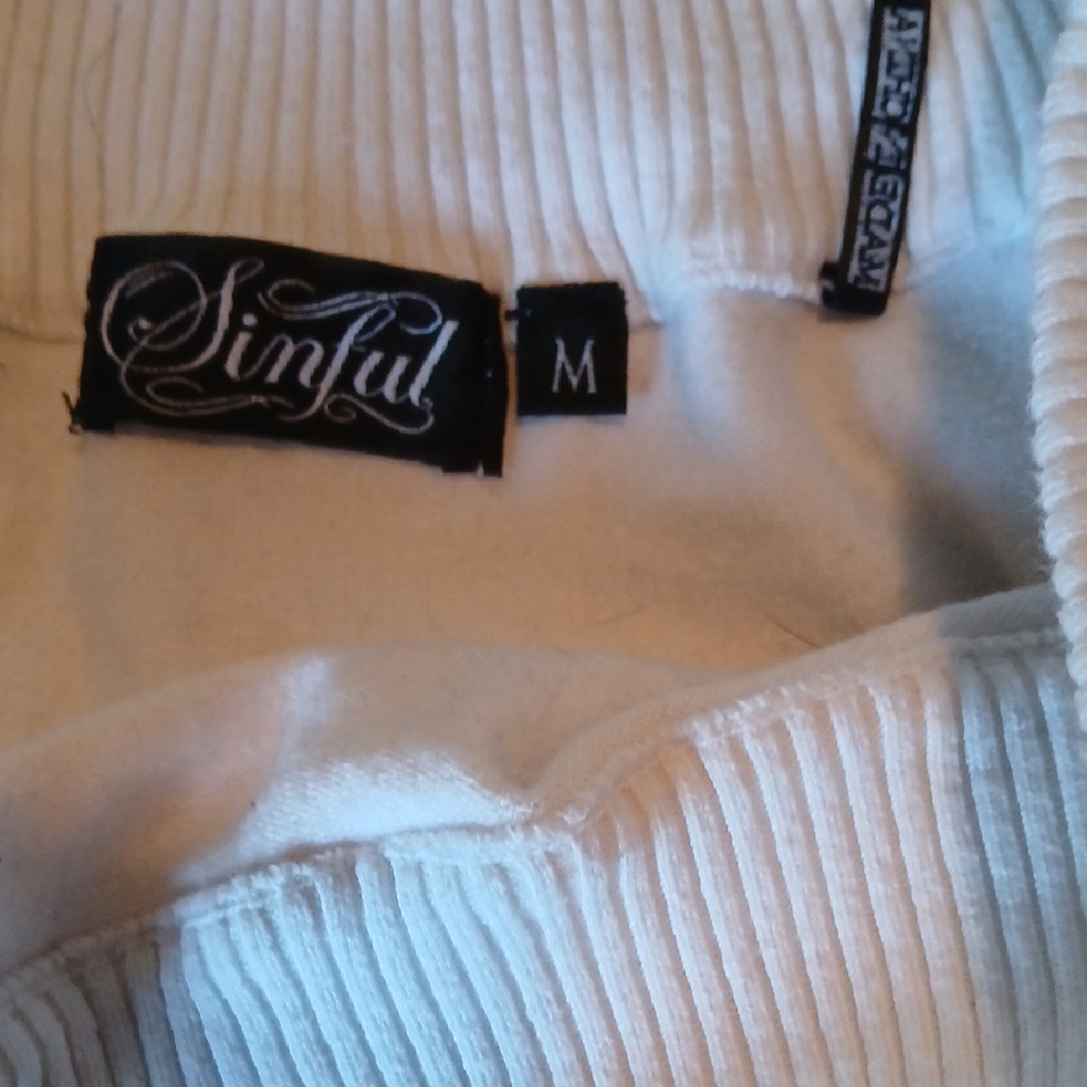 Sinful White Ribbed Garment - Picture 5 of 5